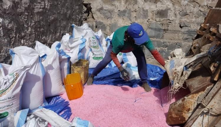 عدن.. إتلاف 11 طنًا من الصابون منتهي الصلاحية بقرار قضائي