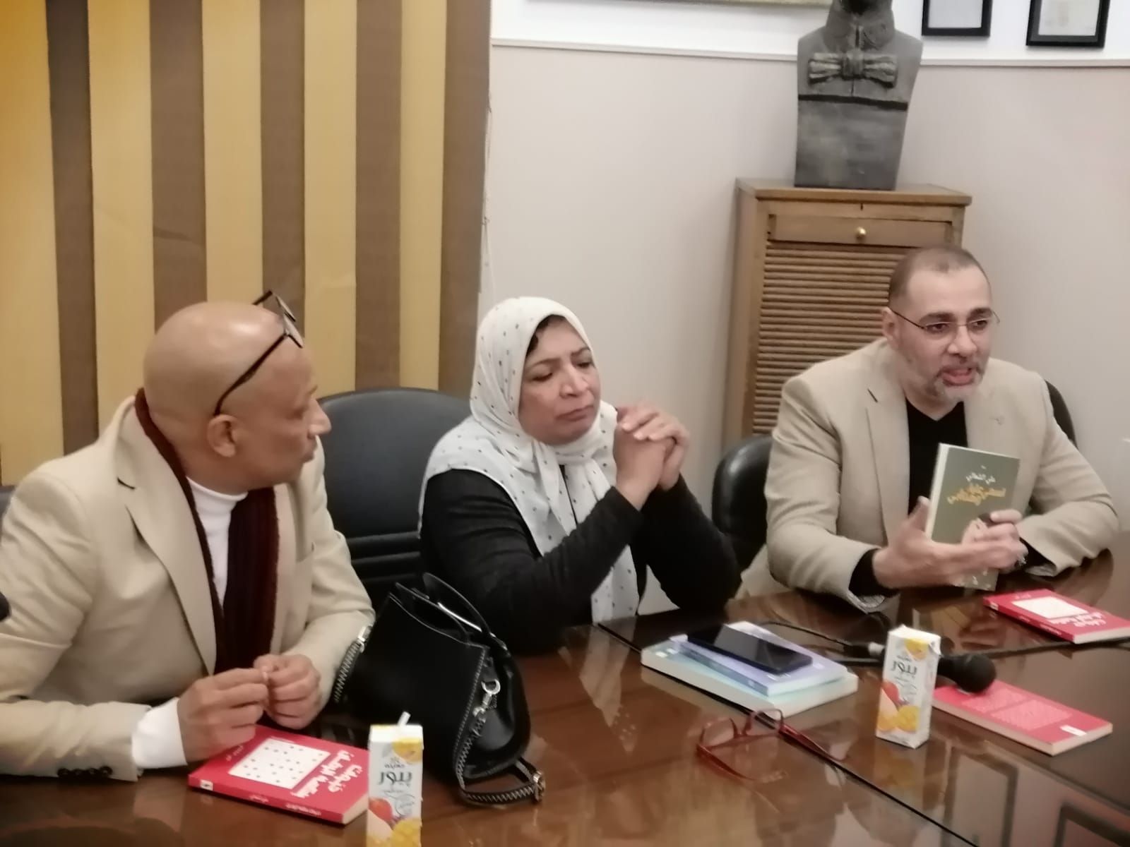 سرد عابر للحدود.. «حيوات بنكهة الرمان» لـ «علي الشعالي» في ضيافة اتحاد الكتاب - الخليج الان