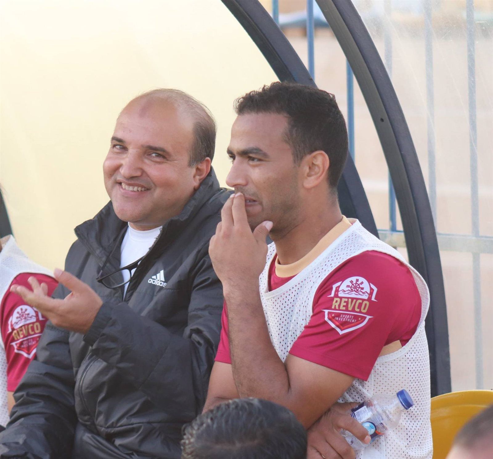 عمره 36 عاما ويقوم بـ 4 أدوار.. حسني فتحي لاعب وقائد ومدير كرة ومسئول تعاقدات بنادي مصر المقاصة - الخليج الان