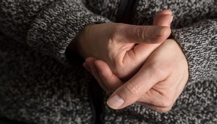 إحذر فرقعة أصابعك !