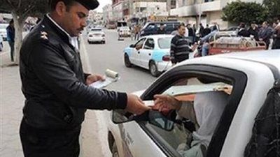 السير بدون رخصة والتحدث في التليفون.. ضبط 127 ألف مخالفة مرورية خلال 24 ساعة - الخليج الان