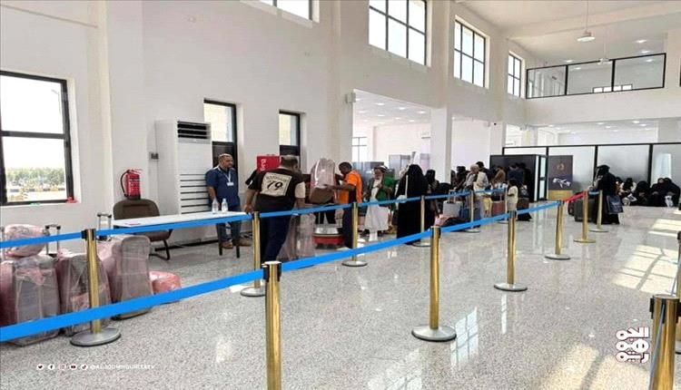 مطار المخا يطلق أول رحلة مدنية مباشرة إلى القاهرة