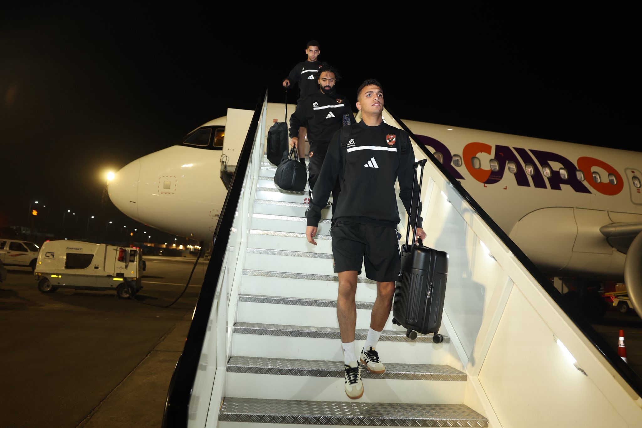 بالصور.. بعثة الأهلي تصل مطار القاهرة بعد التعادل مع يانج أفريكانز ويبدأ التحدي المحلي - الخليج الان