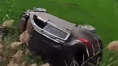 إصابة شخصين في حادث انقلاب سيارة ملاكي بالاراضي الزراعية بطريق الدائري بالفيوم - الخليج الان