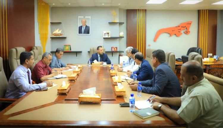 تحسين المعاشات وحماية الأراضي.. أبرز ملفات اجتماع محافظ عدن بهيئة التأمينات