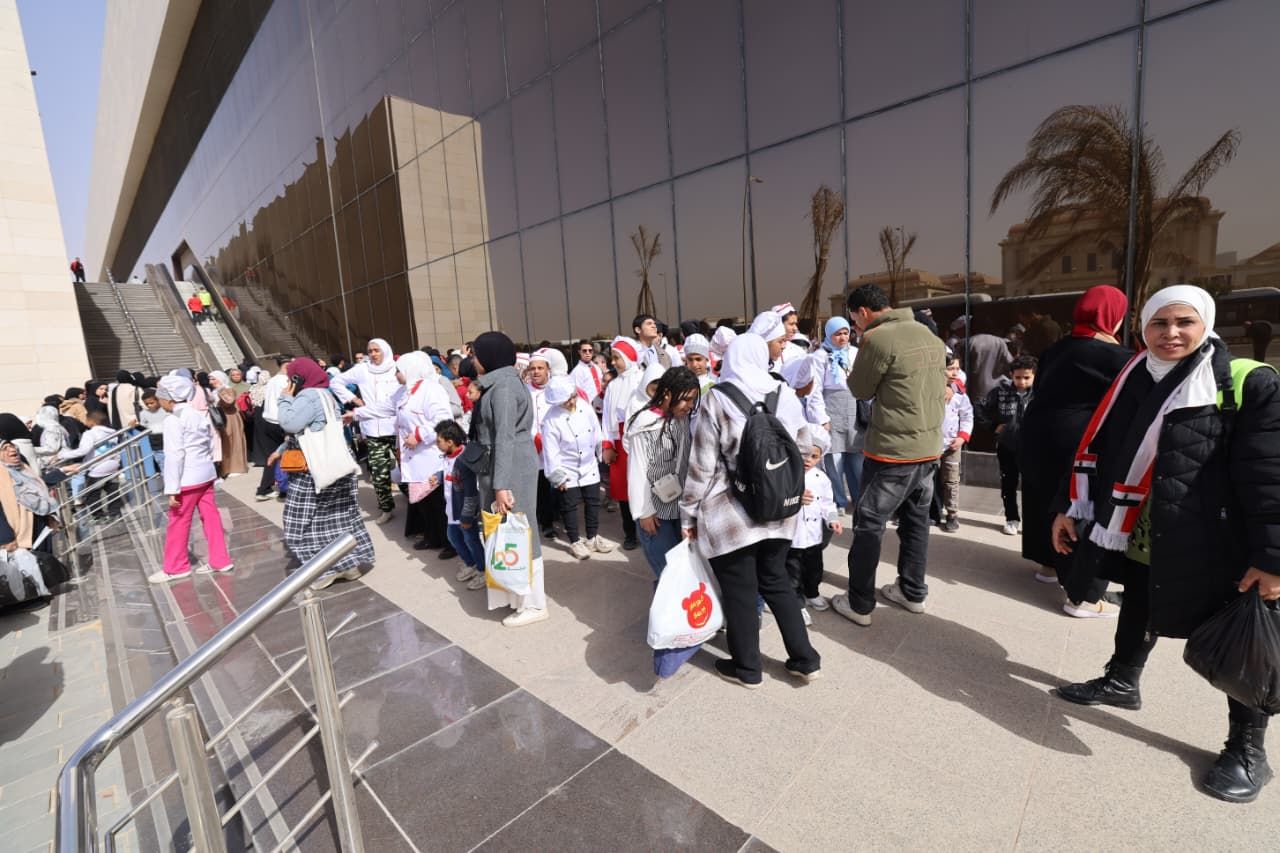 وزارة النقل تسير رحلات بتخفيضات لنقل 3000 شاب وفتاة إلى العاصمة الإدارية  الجديدة - الخليج الان