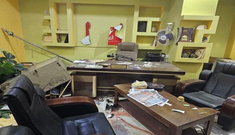 فريق أمني يتوجه إلى مقر صحيفة "عدن الغد" عقب واقعة الاقتحام