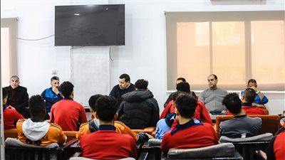 رئيس المنصورة يؤكد على ثقة المجلس في اللاعبين ويطالب بإهداء الفوز على القناة للمدير الفني - الخليج الان