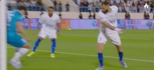 الأخدود ضد الهلال.. كريم بنزيما يسجل الهدف الأول لـ الهلال في مرمى الأخدود بدوري روشن السعودي - الخليج الان