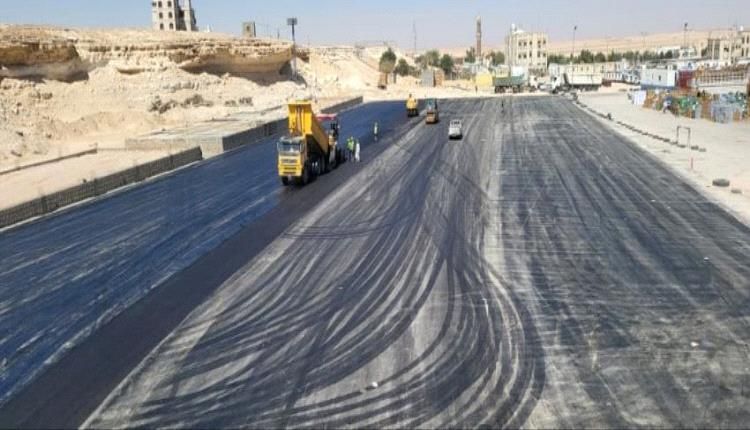 الانتهاء من أعمال سفلتة وتأهيل أجزاء من ساحة جمارك شحن