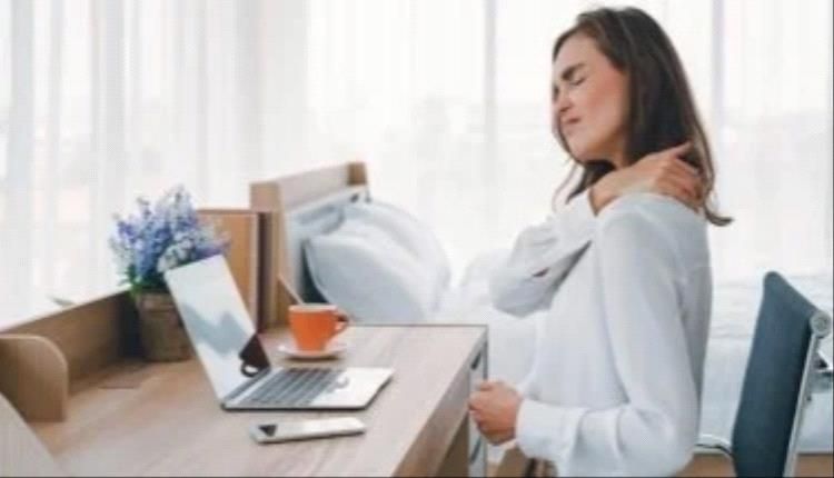 آلام الظهر والرقبة الناتجة عن الأعمال المكتيبة.. كيف نتجنبها