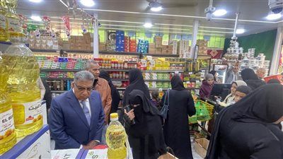 محافظ الدقهلية يتفقد السوق الحضاري بالسنبلاوين ويؤكد الالتزام بالأسعار المخفضة - الخليج الان