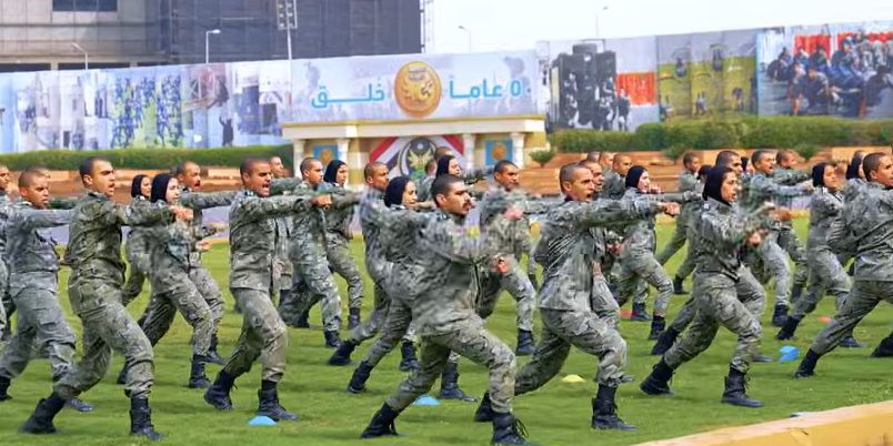 عروض قتالية ومهارات فروسية تبهر وفد الدبلوماسية الشبابية داخل أكاديمية الشرطة - الخليج الان