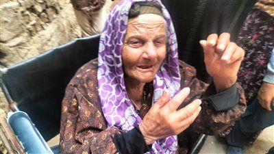 حجز السيدة المتهمة بالتعدي على والدتها المسنة بالشرقية لحين ورود التحريات - الخليج الان