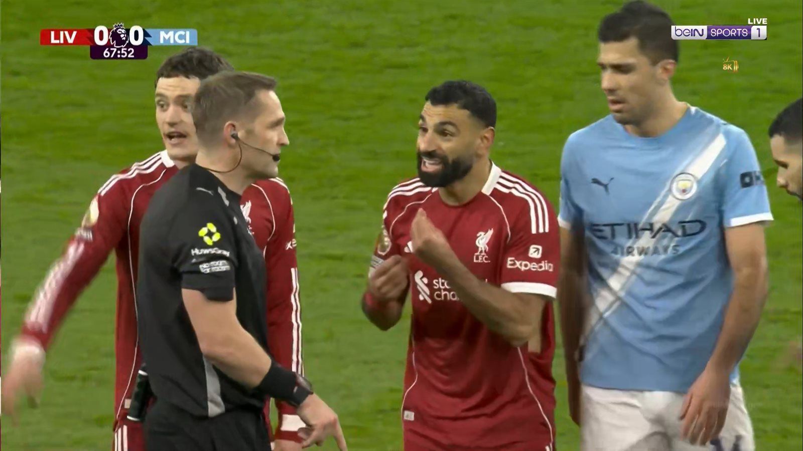 ليفربول.. قطع قميص محمد صلاح في مباراة ليفربول ومانشستر سيتي بـ الدوري الإنجليزي - الخليج الان