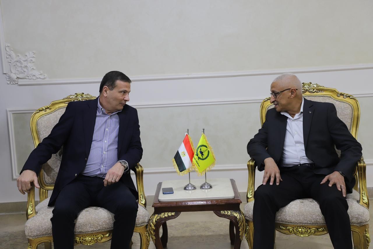 وزير الزراعة يلتقي محافظ شمال سيناء ويوجه بدعم المزارعين وتخفيض أسعار الميكنة - الخليج الان