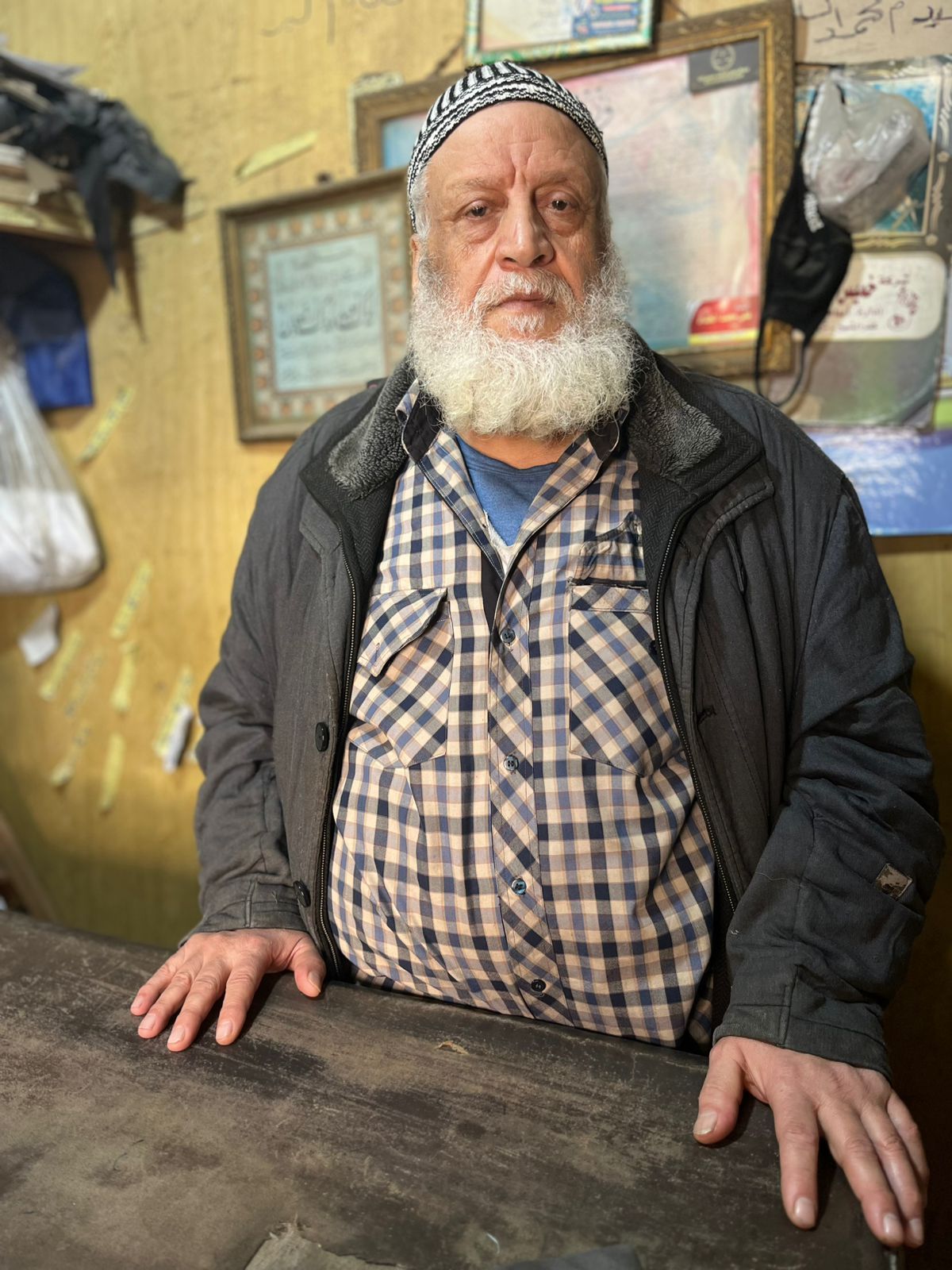 خمسون عامًا من الكفاح .. حكاية السايس خلف ماكينة الخياطة بكفرالشيخ - الخليج الان