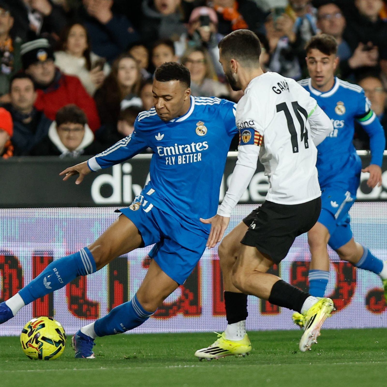 فالنسيا ضد الريال.. انطلاق الشوط الثاني من مباراة ريال مدريد وفالنسيا في الدوري الإسباني - الخليج الان