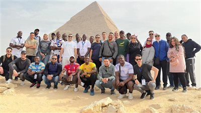 جولة بالأهرامات لحكام التحكيم الدولي للكرة الطائرة بالقاهرة - الخليج الان