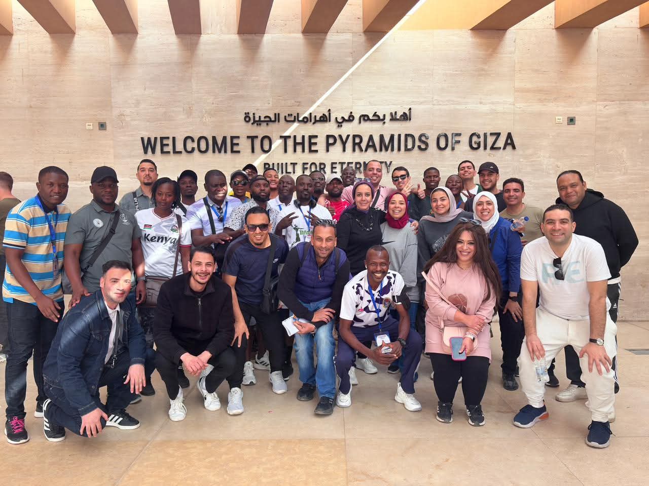 جولة بالأهرامات لحكام التحكيم الدولي للكرة الطائرة بالقاهرة - الخليج الان