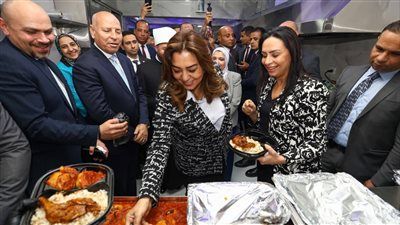 مطبخ المحروسة يدعم الأسر الأكثر احتياجًا بـ 4000 آلاف وجبة مجانية يوميًا - الخليج الان