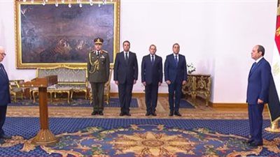 السيرة الذاتية للدكتور حسين عيسى نائباً رئيس مجلس الوزراء للشئون الاقتصادية - الخليج الان