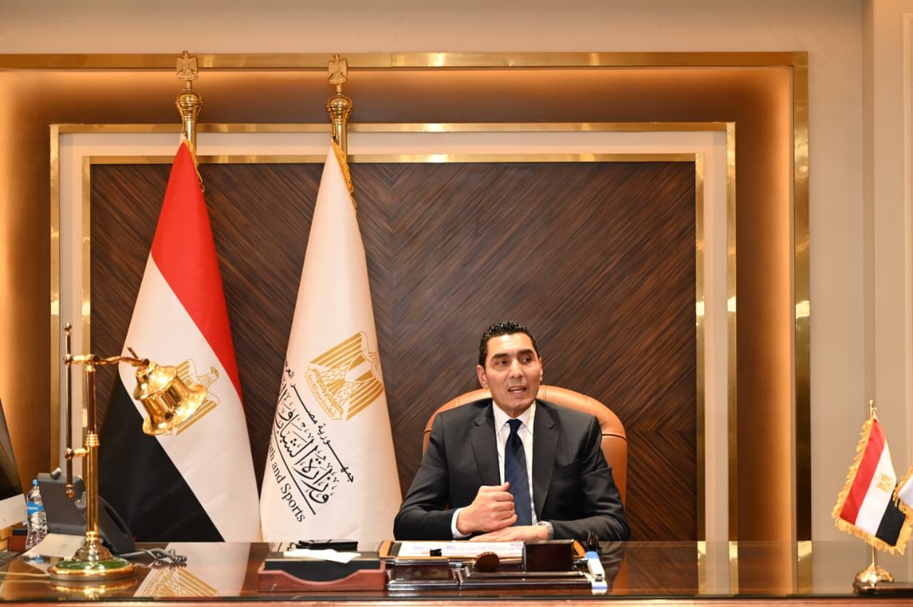 جوهر نبيل يصل الوزارة لمباشرة مهام وزير الشباب والرياضة - الخليج الان