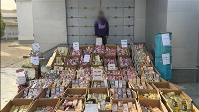 القبض على عامل يحوزته مليون قطعة داخل ألعاب نارية في الفيوم - الخليج الان