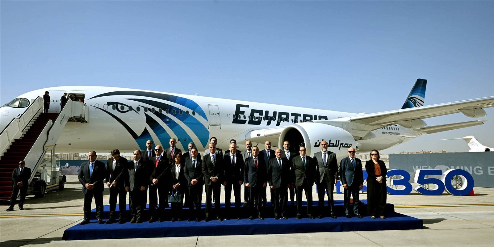 رئيس الوزراء يتفقد أول طائرة من طراز Airbus A350-900 بأسطول الناقل الوطني - الخليج الان