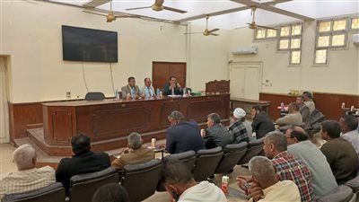 "الزراعة" تنفذ سلسلة ندوات إرشادية لدعم منظومة "الزراعة التعاقدية" في بني سويف لدعم المحاصيل الزيتية - الخليج الان