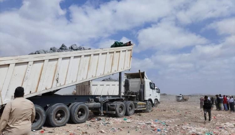 عدن .. إتلاف 300 طن من الكلنكر بقرار قضائي