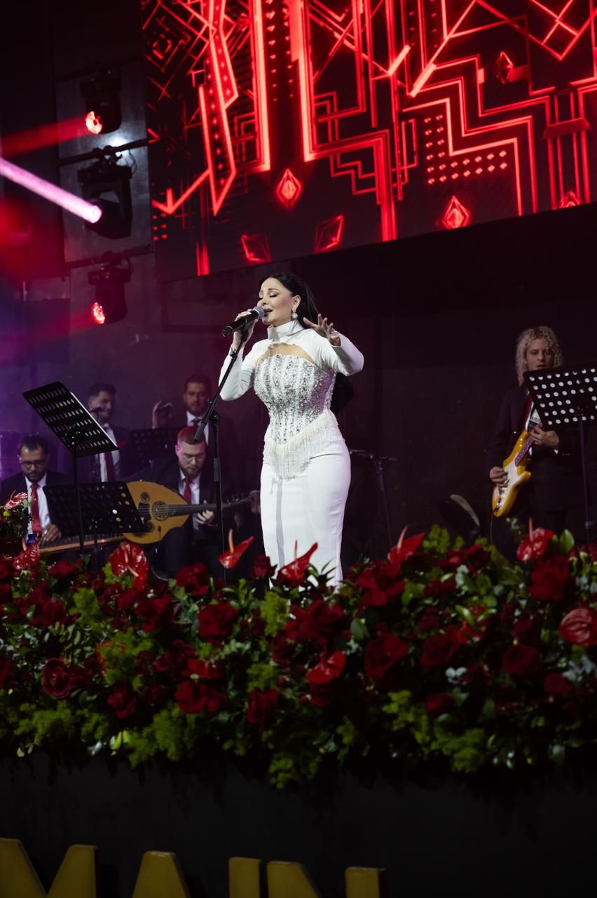 ديانا كرزون تتربع على عرش الرومانسية في ليلة الحب بعمان - الخليج الان