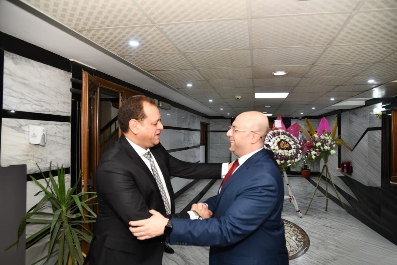 محافظ الفيوم يستقبل مدير الأمن للتهنئة بتجديد ثقة القيادة السياسية - الخليج الان