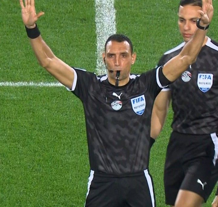 ممدوح عباس يفجرها: الزمالك لن يلعب تحت قيادة محمود بسيوني - الخليج الان