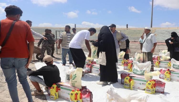 توزيع 1880 سلة غذائية للاسر الاشد احتياجا في الشيخ عثمان