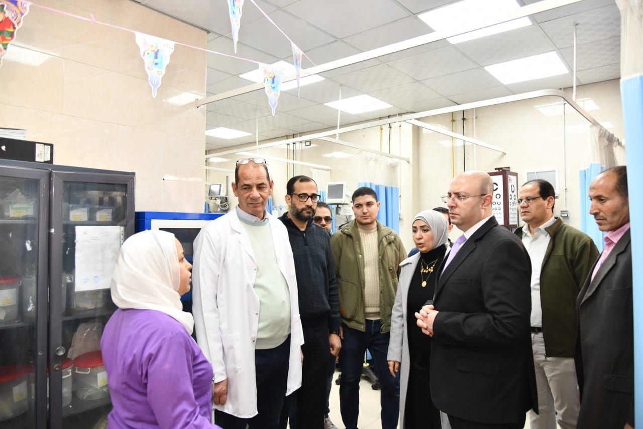 في أولى جولاته الميدانية.. محافظ الفيوم يضع الصحة والتعليم على رأس الأولويات - الخليج الان