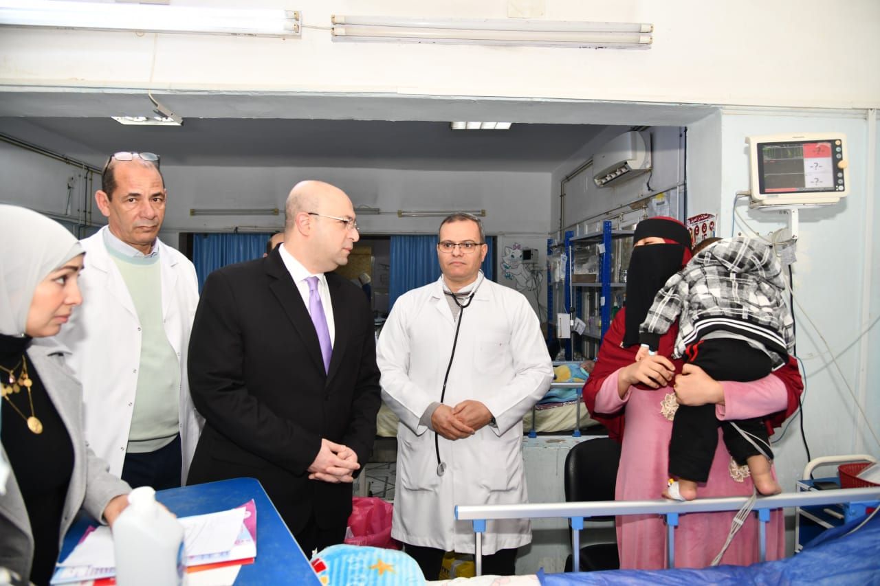 في أولى جولاته الميدانية.. محافظ الفيوم يضع الصحة والتعليم على رأس الأولويات - الخليج الان