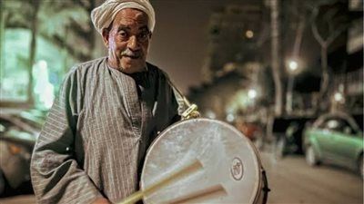 أصحى يانايم..حنين المسحراتي لا ينتهي أصل الحكاية وأجمل البلاد طقوسًا في ليالي رمضان - الخليج الان