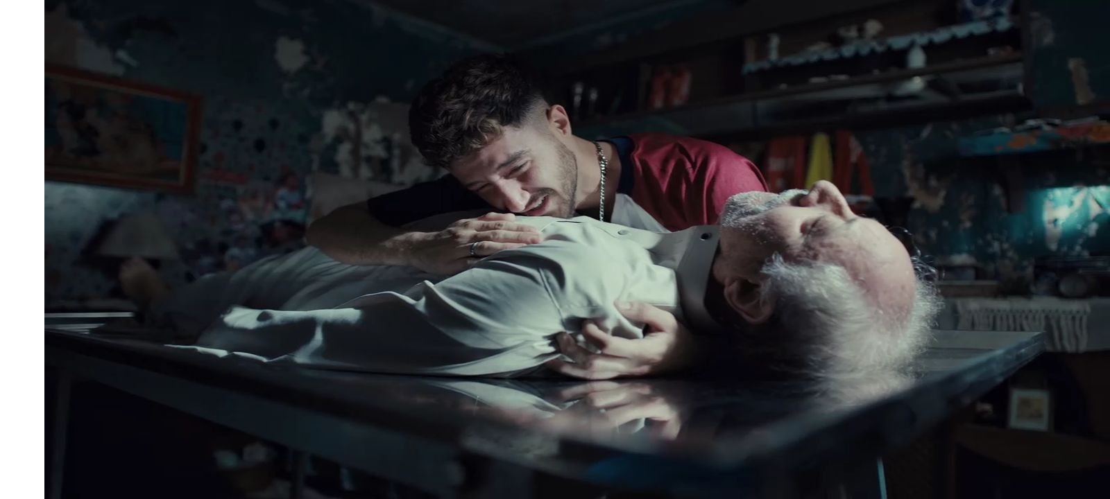 مسلسل سوا سوا الحلقة 6.. وفاة جد أحمد مالك ودخوله في حالة انهيار - الخليج الان