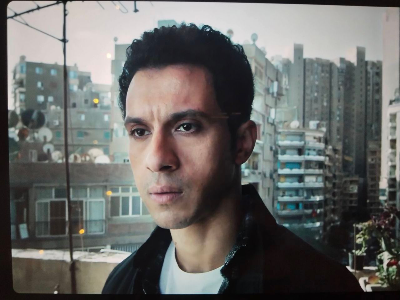 مسلسل عين سحرية الحلقة 5.. إصابة باسم سمرة بالرصاص - الخليج الان