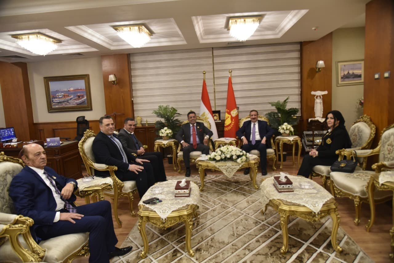 محافظ بورسعيد يستقبل رئيس حزب الوعي والوفد المرافق ويستعرض دعم التنمية والتعاون السياسي - الخليج الان