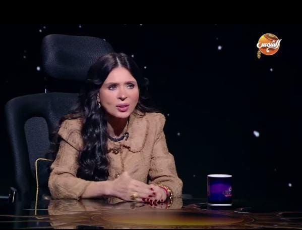 الرقص مش عيب وبقيت خبيرة في الرجالة.. أبرز تصريحات دينا في برنامج ورا الشمس - الخليج الان