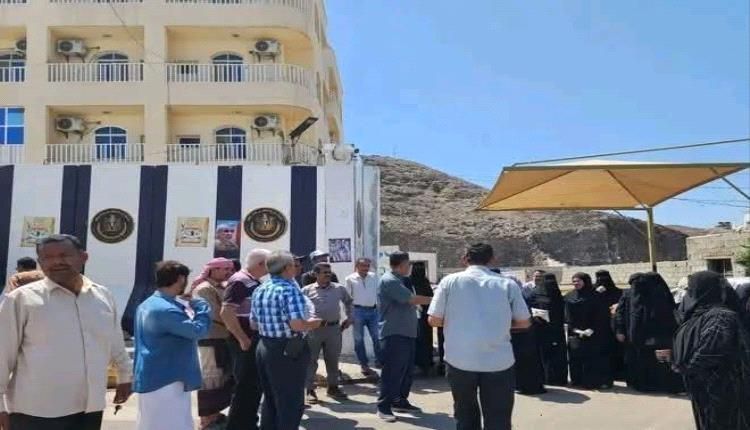 أول تعليق من الأمانة العامة للمجلس الانتقالي على إغلاق مقرها في عدن