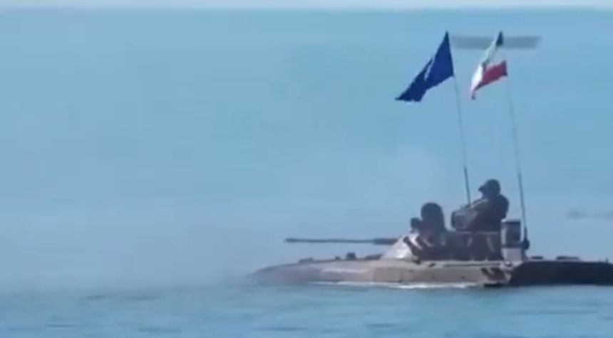 «وسط التهديدات الأمريكية».. الحرس الثوري الإيراني يبدأ مناورات جنوبي البلاد - الخليج الان