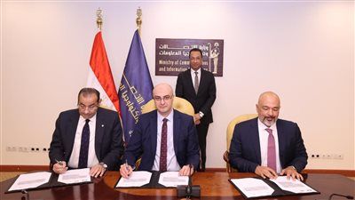 وزير الاتصالات يشهد توقيع عدد من الاتفاقيات التجارية بين الشركة المصرية للاتصالات وشركة إي آند مصر وتنظيم الاتصالات - الخليج الان