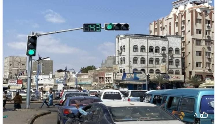 مناقشة رؤية بشأن إزدواجية تركيب الإشارات الضوئية في عدن