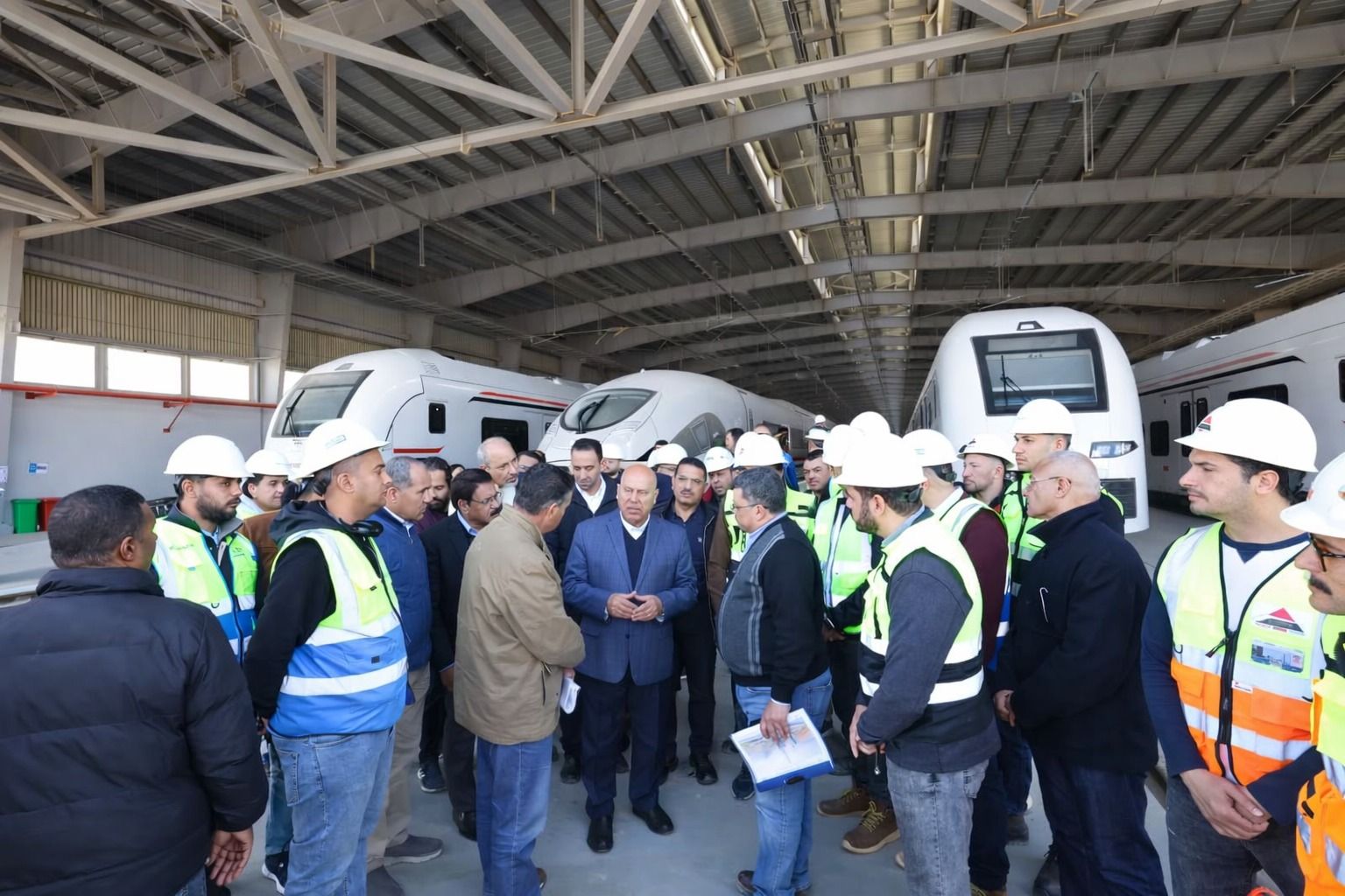 وزير النقل يتابع التقدم في أعمال تنفيذ الخط الأول من شبكة القطار الكهربائي السريع - الخليج الان