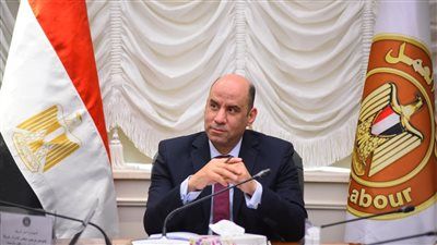 وزارة العمل تعلن التشغيل التجريبي لتطبيق حجز مواعيد توثيق عقود العمل للخارج - الخليج الان