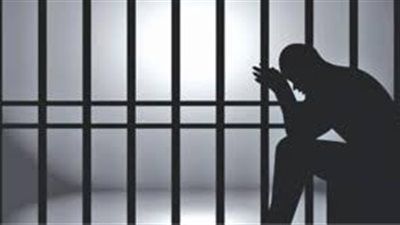 طبيب يتحول إلى تاجر.. حبس 3 سنوات بعد ضبطه يبيع المؤثرات العقلية من عيادته - الخليج الان