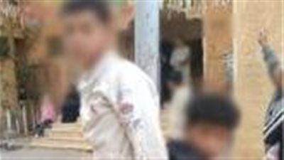 بسبب سرقة فرع زينة.. ضبط المتهمين بتكبيل طفلين في عمود إناري بالشرقية - الخليج الان